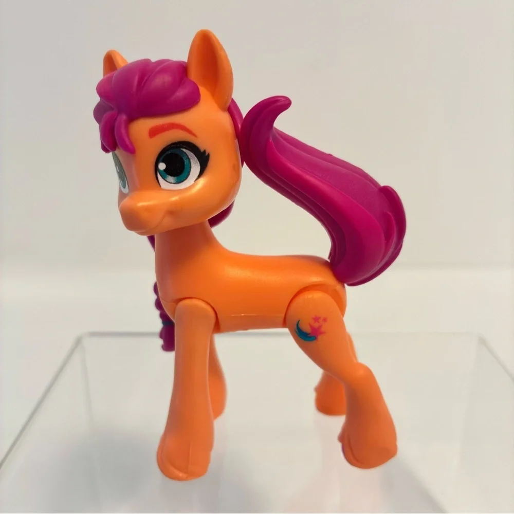 My Little Pony: A New Generation Sunny Starscout & Izzy Moonbow Action Figures